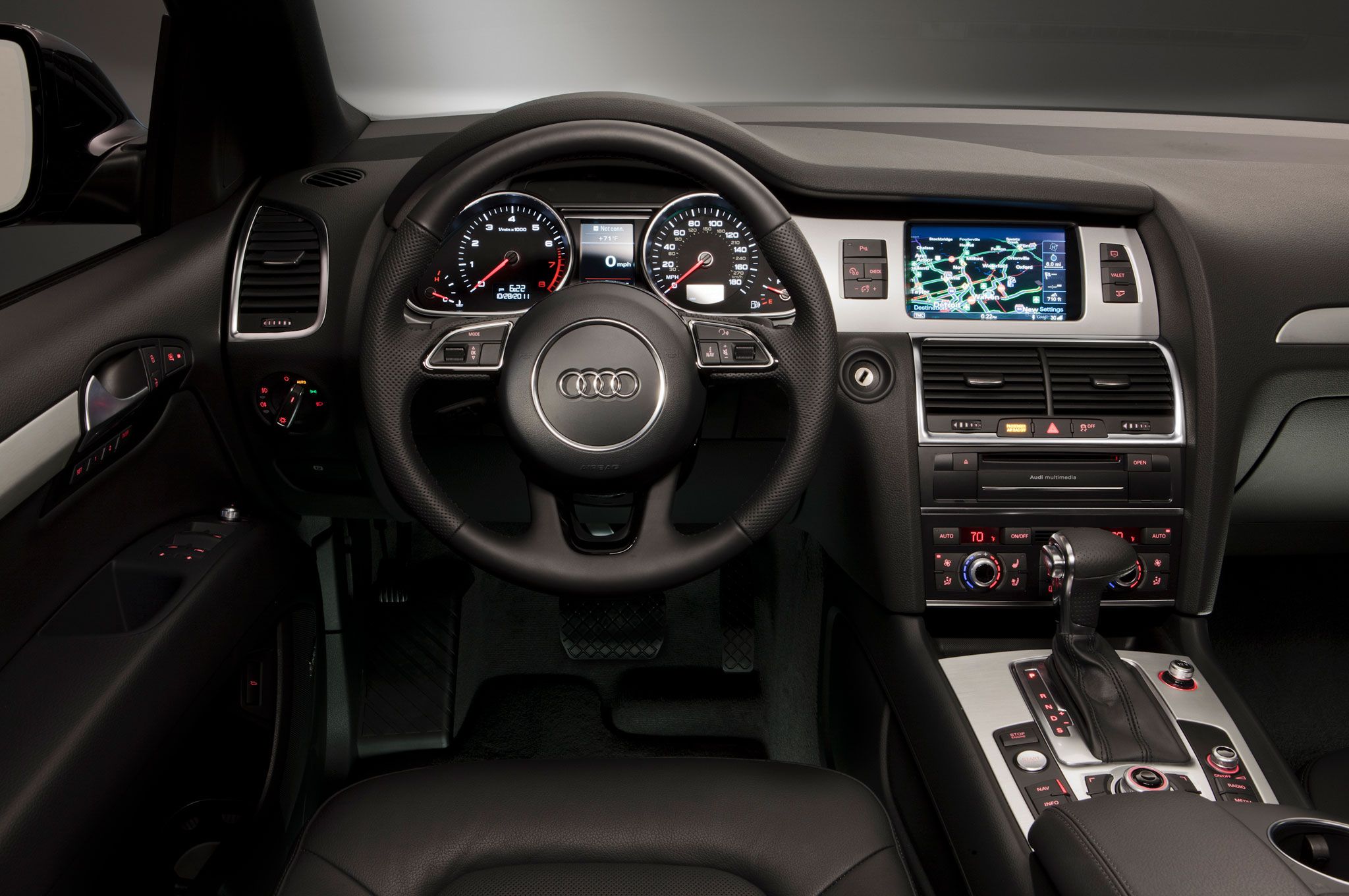 2013-audi-q7-3-0t-s-line-dash